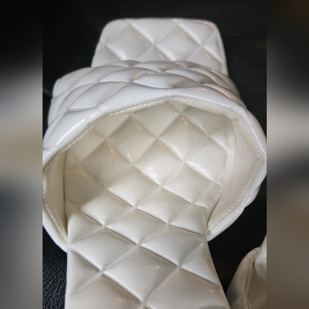 Rouge Helium White Quilted Women's Kitten Keels Sz8.5 NEW - Picture 8 of 8